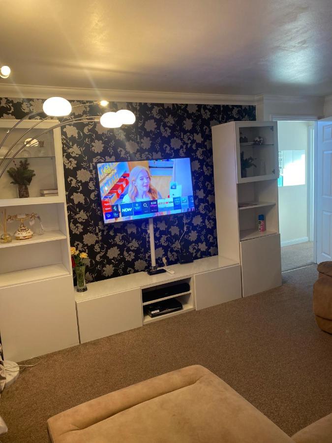 Lovely 2 Bed Flat/Apt In East London- Nice Estate. سوفيريتو المظهر الخارجي الصورة