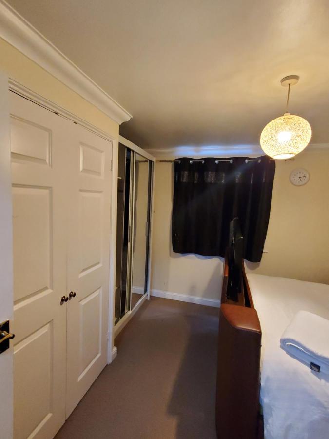 Lovely 2 Bed Flat/Apt In East London- Nice Estate. سوفيريتو المظهر الخارجي الصورة