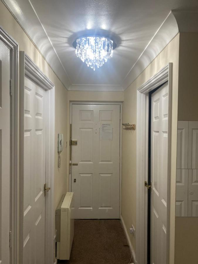 Lovely 2 Bed Flat/Apt In East London- Nice Estate. سوفيريتو المظهر الخارجي الصورة