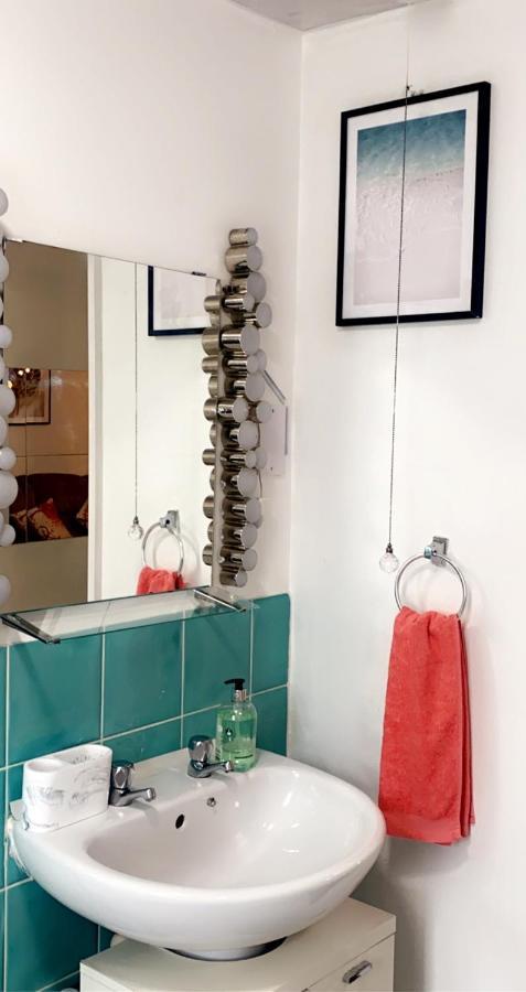 Lovely 2 Bed Flat/Apt In East London- Nice Estate. سوفيريتو المظهر الخارجي الصورة