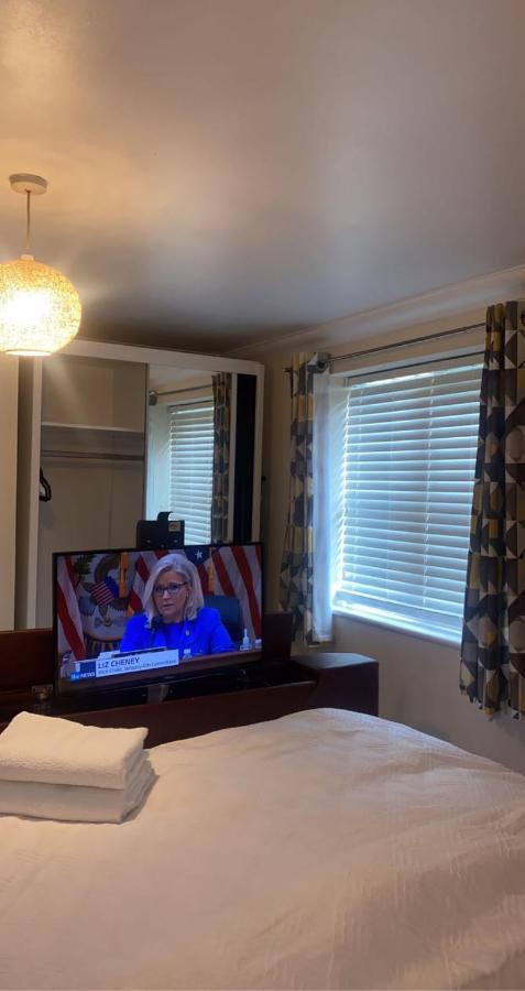 Lovely 2 Bed Flat/Apt In East London- Nice Estate. سوفيريتو المظهر الخارجي الصورة