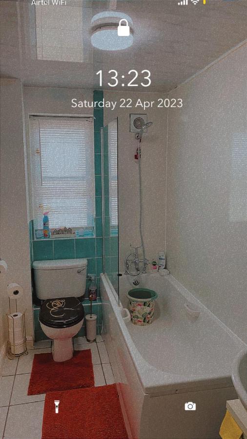 Lovely 2 Bed Flat/Apt In East London- Nice Estate. سوفيريتو المظهر الخارجي الصورة